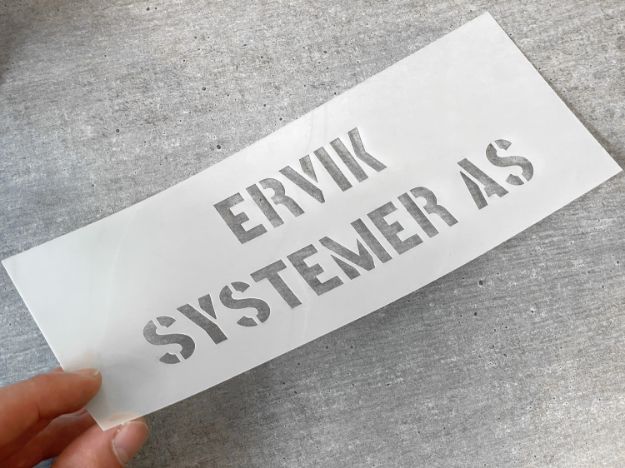 Sjablong med valgfri tekst eller firmanavn. For enkel merking av eiendeler