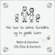 Bilde av Dørskilt: Her bor to slitne foreldre