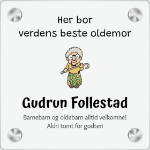 Bilde av Her bor verdens beste oldemor. Barnebarn alltid velkomne, aldri tomt for godteri